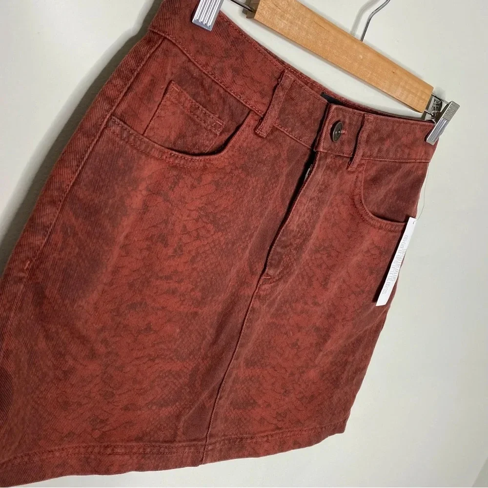 ✨NWT Urban Outfitters BDG Burnt Orange Snakeskin Mini Skirt Women's Size Small